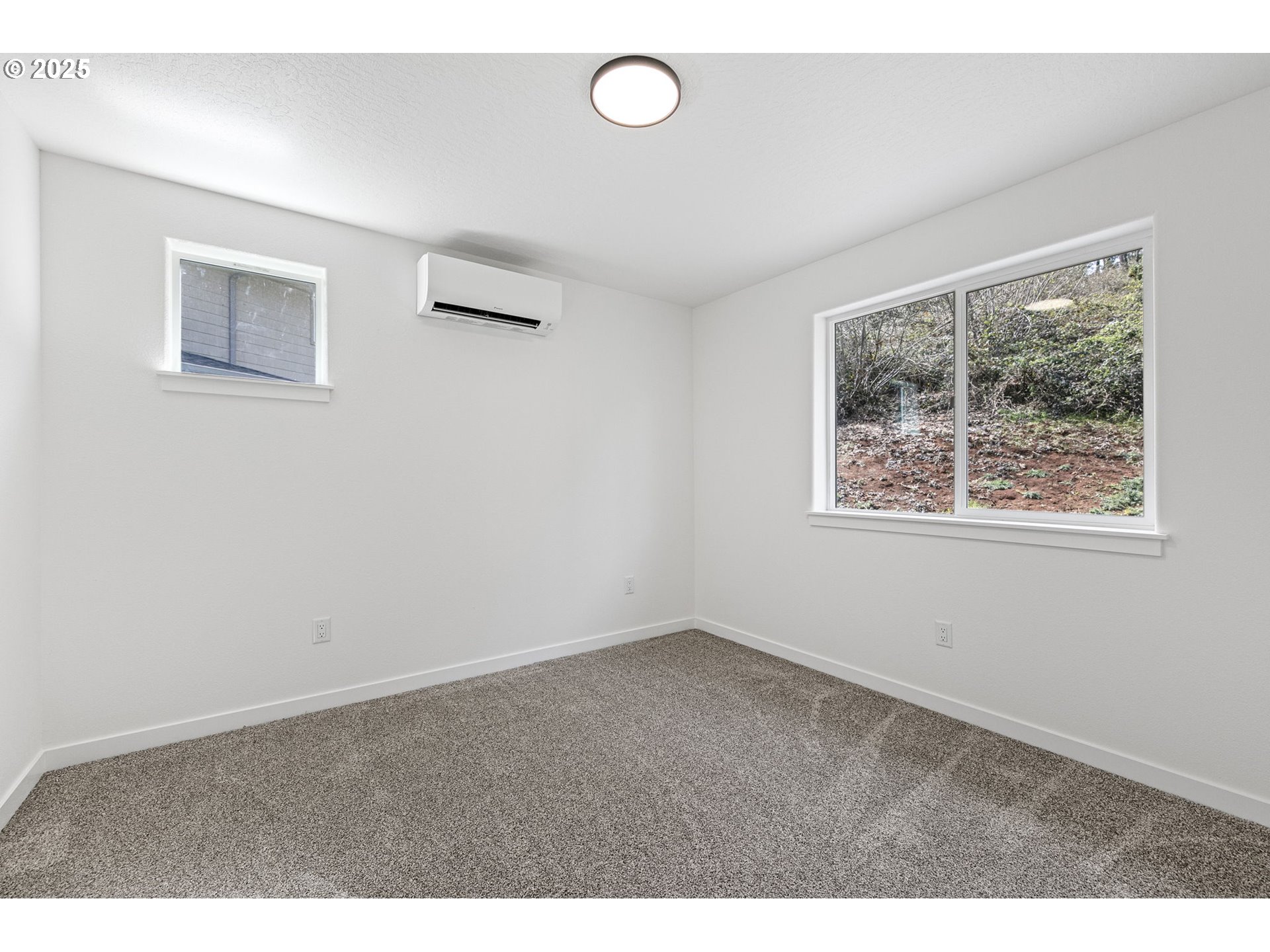 65 Bangle Court Cottage Grove, OR 97424 - Photo 32 of 44 an empty room with windows