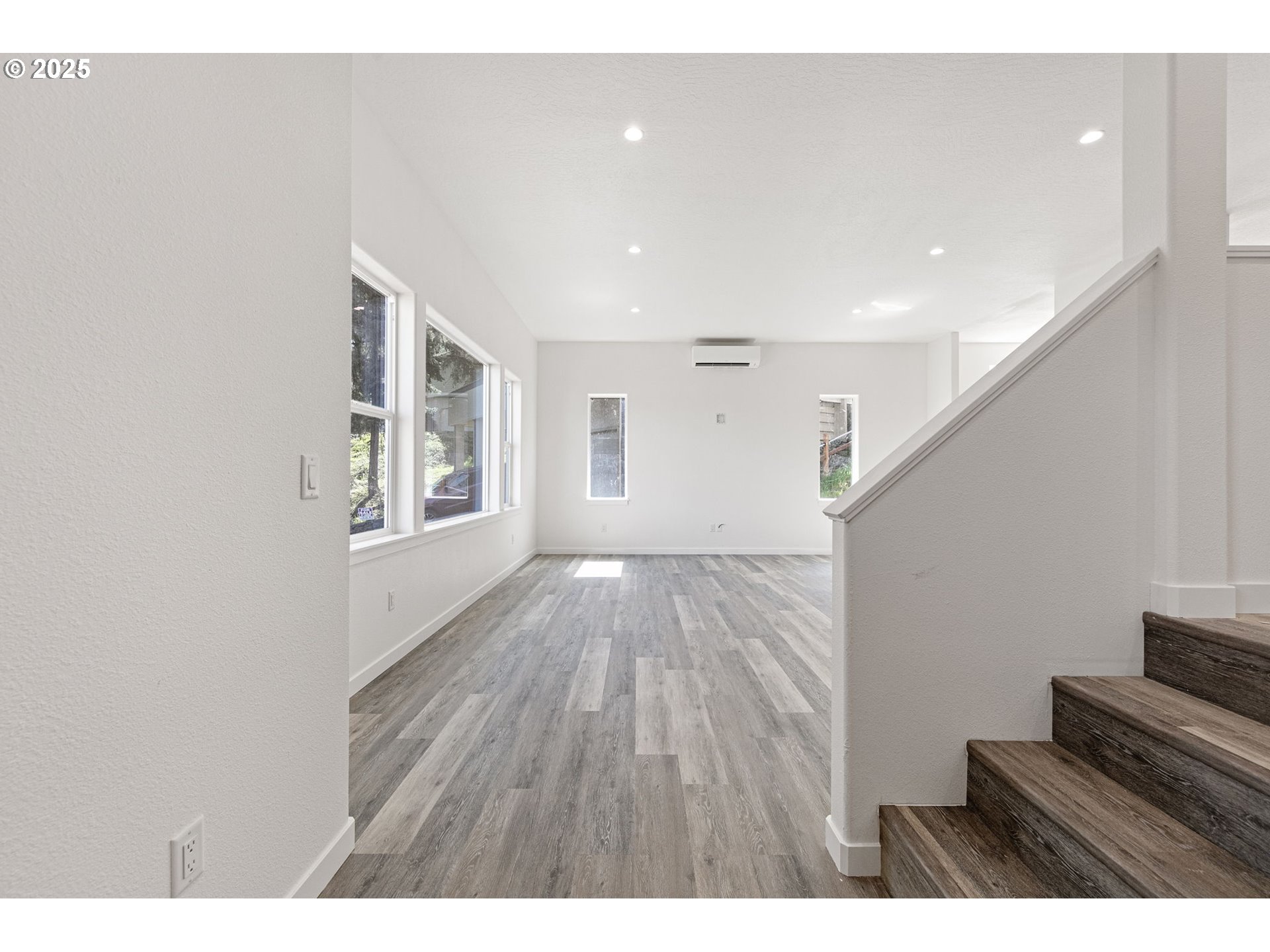 65 Bangle Court Cottage Grove, OR 97424 - Photo 44 of 44 a view interior of house and wooden floor