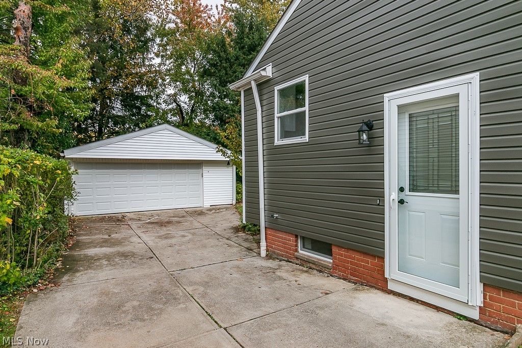 9421 Alexander Road Garfield Heights, OH 44125 - Photo 4 of 24
