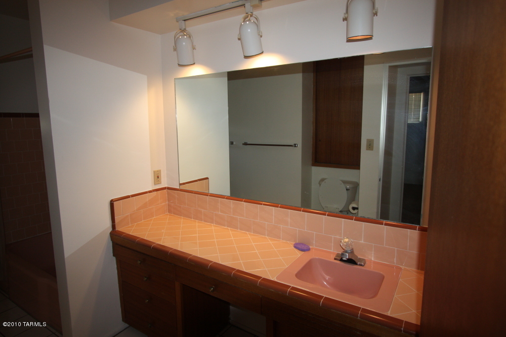 4331 East Bryn Mawr Road Tucson, AZ 85711 - Photo 9 of 12