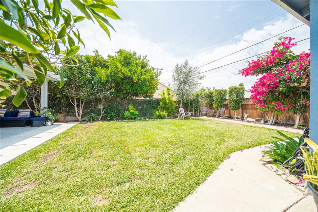 6937 Broadway Whittier, CA 90606 - Photo 24 of 27 a view of a backyard with a garden