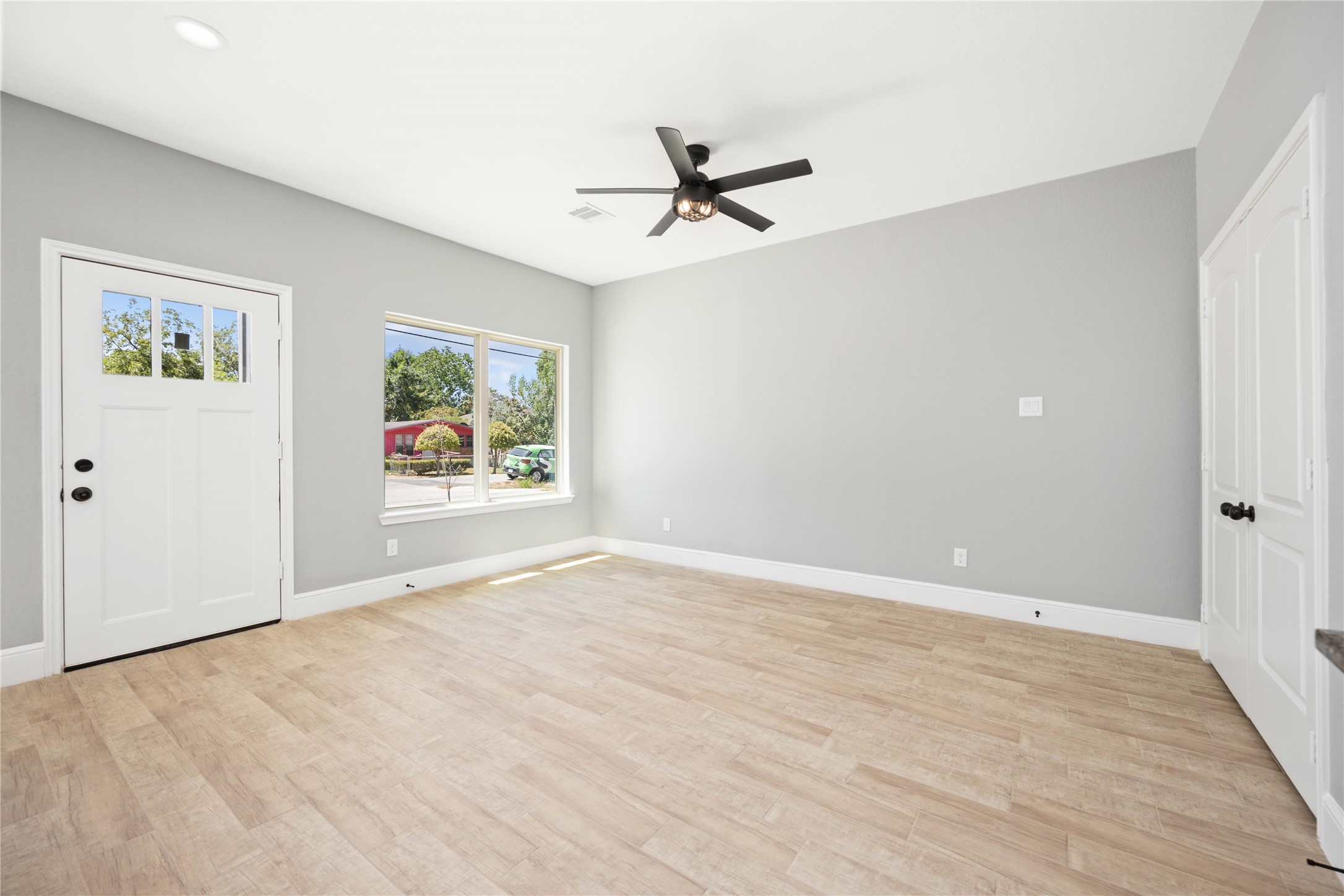 4651 Mallow Street, Unit B Houston, TX 77051 - Photo 10 of 22 a view of an empty room with a window and closet