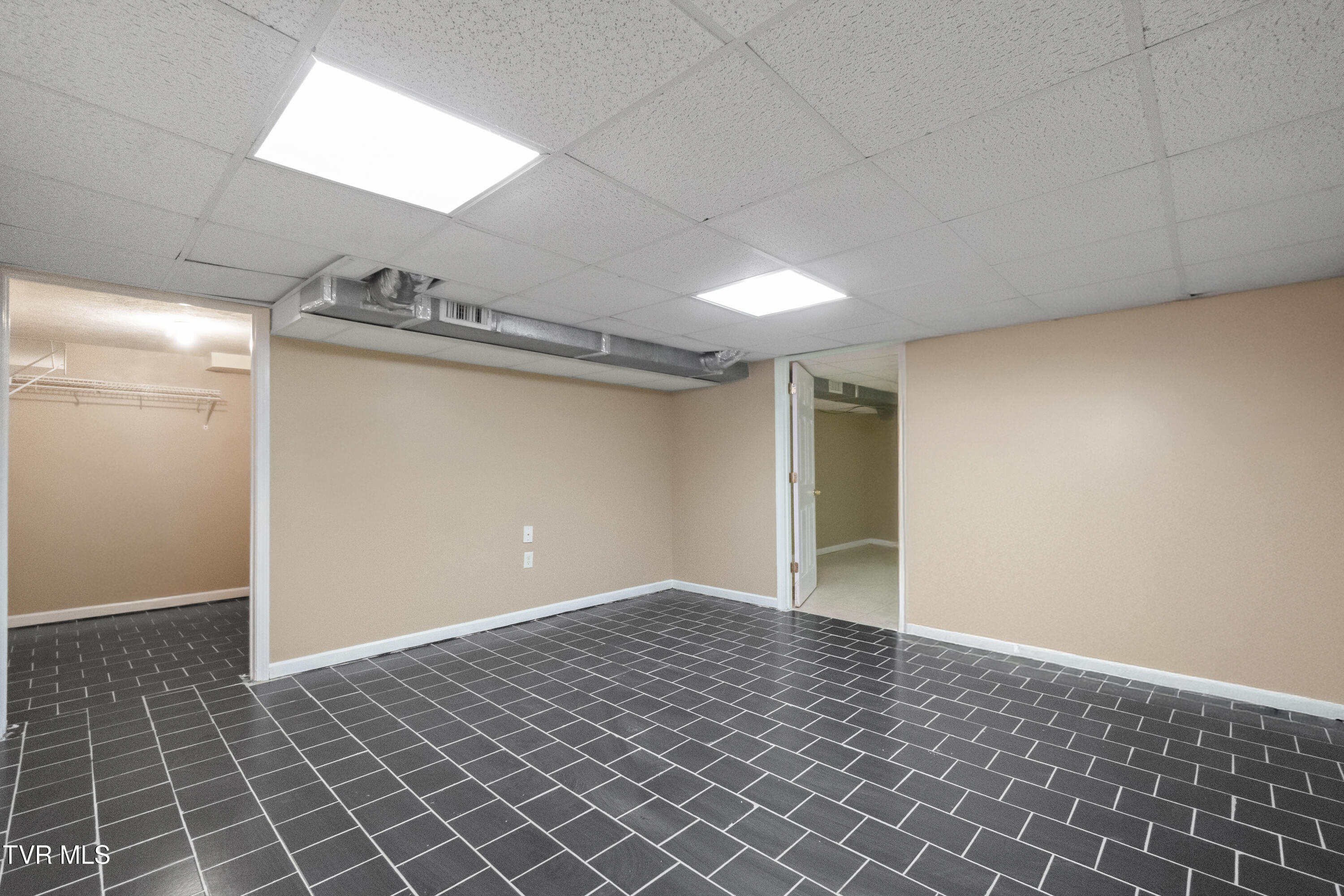 1002 Kiser Boulevard Greeneville, TN 37745 - Photo 36 of 50 DSC00272