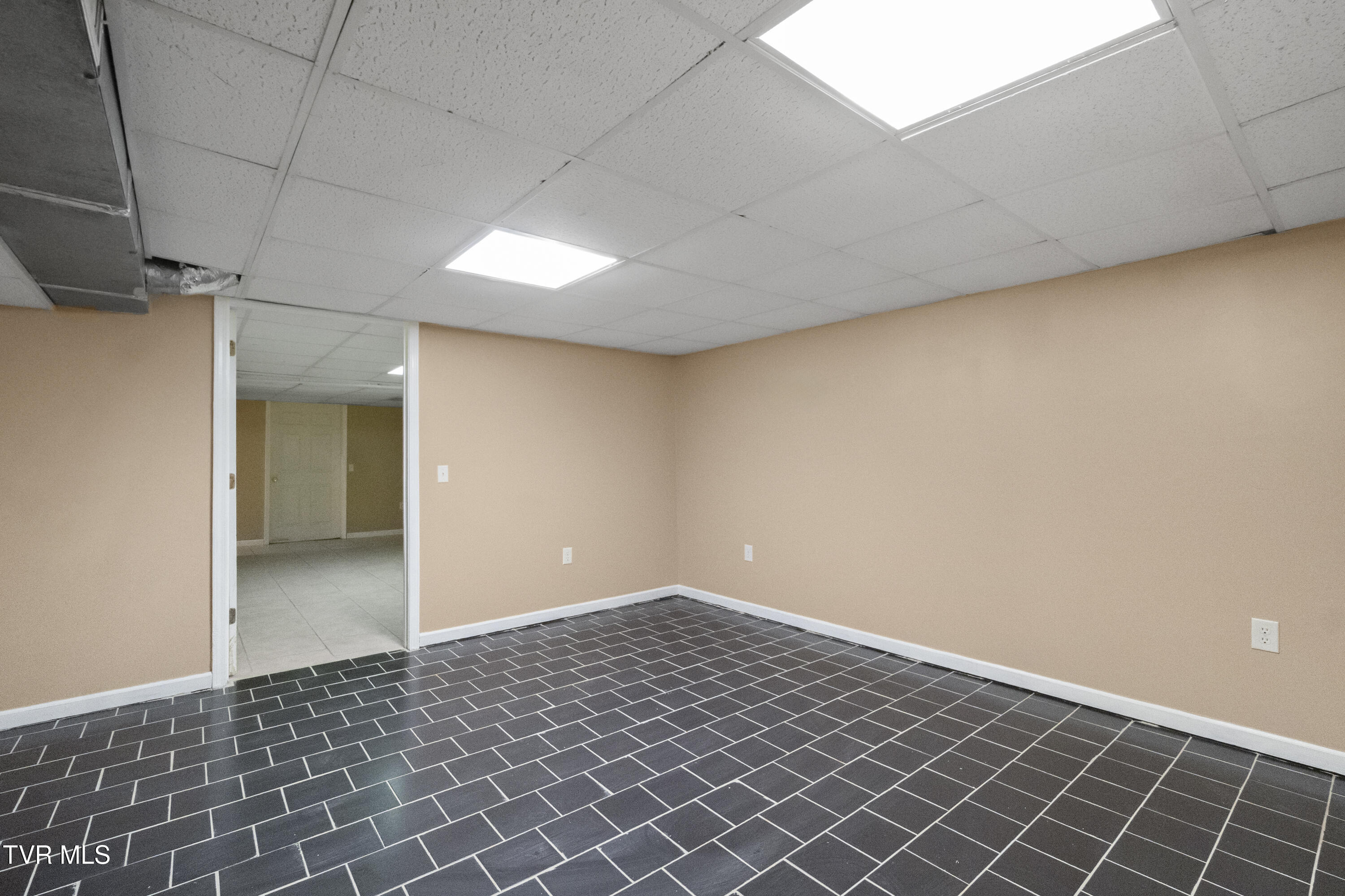 1002 Kiser Boulevard Greeneville, TN 37745 - Photo 37 of 50 DSC00275