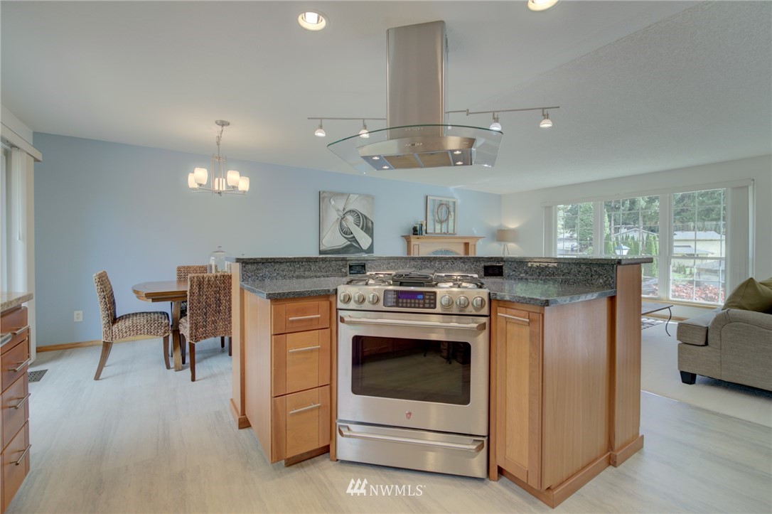 16301 134th Avenue Southeast Renton, WA 98058 - Photo 8 of 36 Gallery Image 8