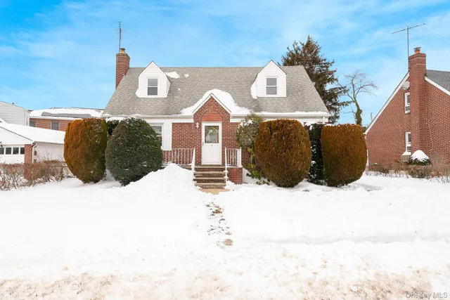 $649,000 | 2 Parkview Place, Elmont, NY 11003