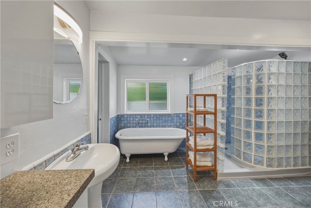 7990 San Gabriel Road Atascadero, CA 93422 - Photo 16 of 39 Bathroom