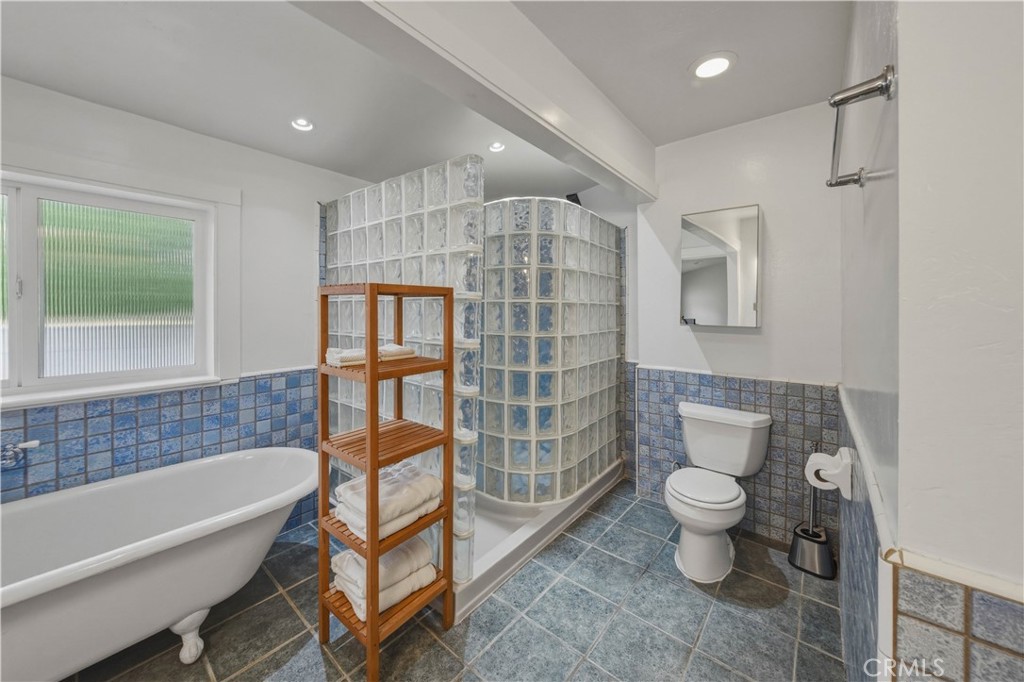 7990 San Gabriel Road Atascadero, CA 93422 - Photo 17 of 39 Bathroom