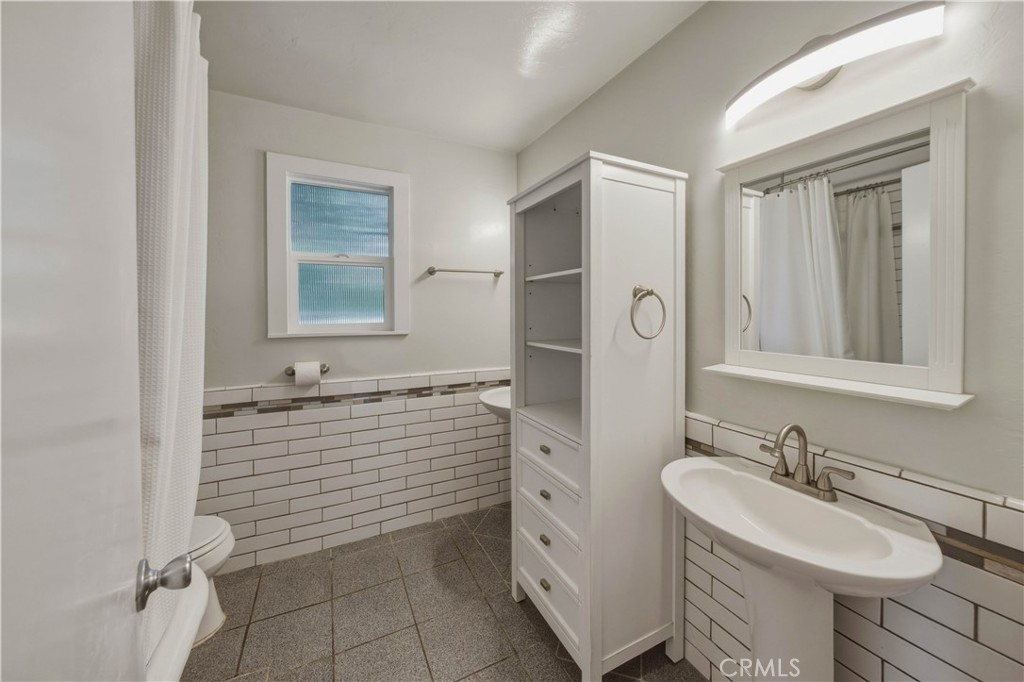 7990 San Gabriel Road Atascadero, CA 93422 - Photo 22 of 39 Bathroom