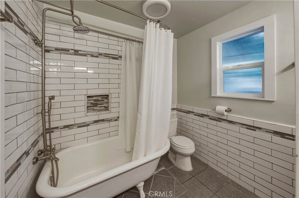 7990 San Gabriel Road Atascadero, CA 93422 - Photo 23 of 39 Bathroom
