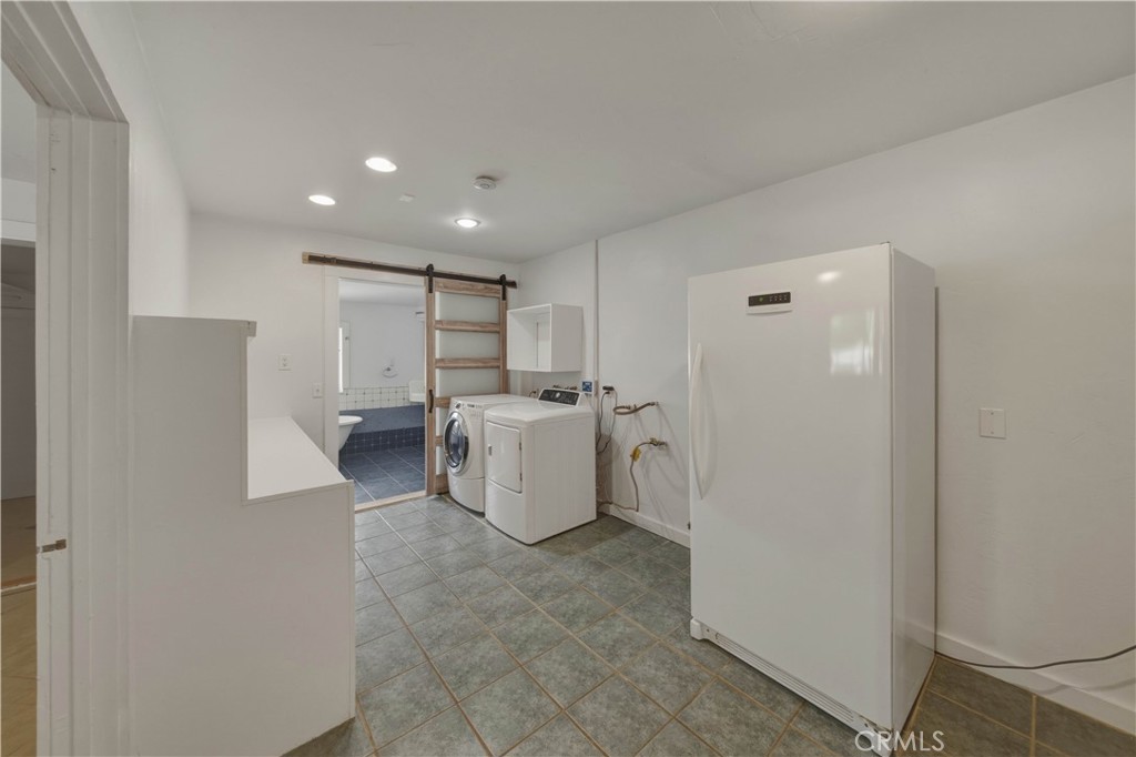 7990 San Gabriel Road Atascadero, CA 93422 - Photo 31 of 39 Washer/Dryer Room