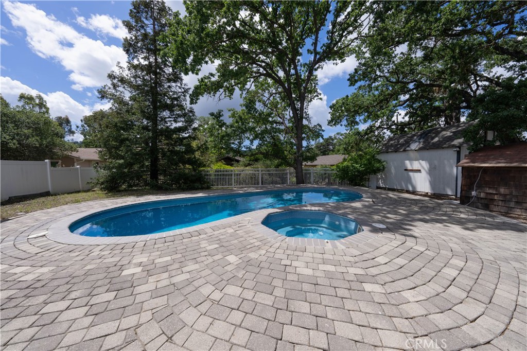 7990 San Gabriel Road Atascadero, CA 93422 - Photo 35 of 39 Pool & Hot Tub