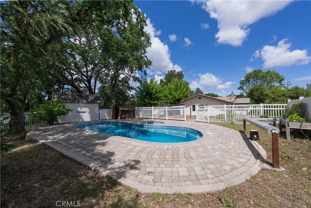 7990 San Gabriel Road Atascadero, CA 93422 - Photo 36 of 39 Pool & Hot Tub