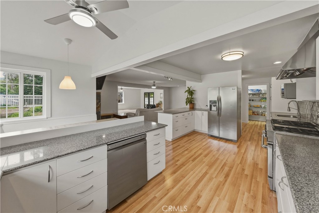 7990 San Gabriel Road Atascadero, CA 93422 - Photo 7 of 39 Kitchen