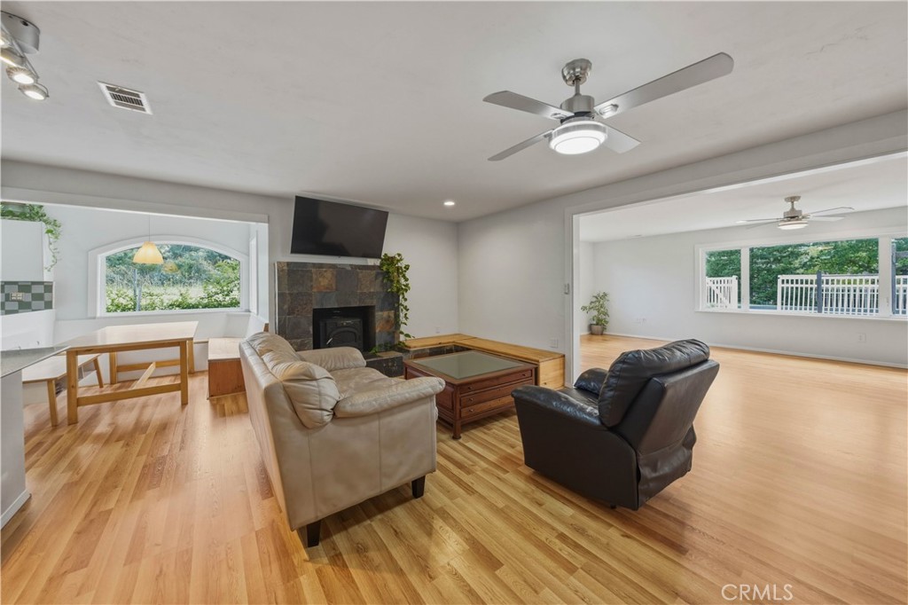 7990 San Gabriel Road Atascadero, CA 93422 - Photo 10 of 39 Living Room