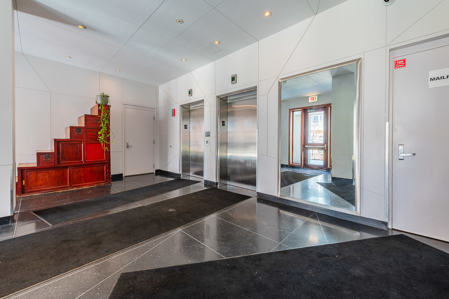 939 West Madison Street, Unit 403 Chicago, IL 60607 - Photo 2 of 27