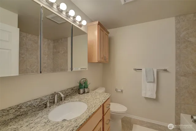 $2,000 | 14779 Northeast 32nd Street, Unit A302, Bellevue, WA 98007