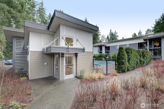 $2,000 | 14779 Northeast 32nd Street, Unit A302, Bellevue, WA 98007