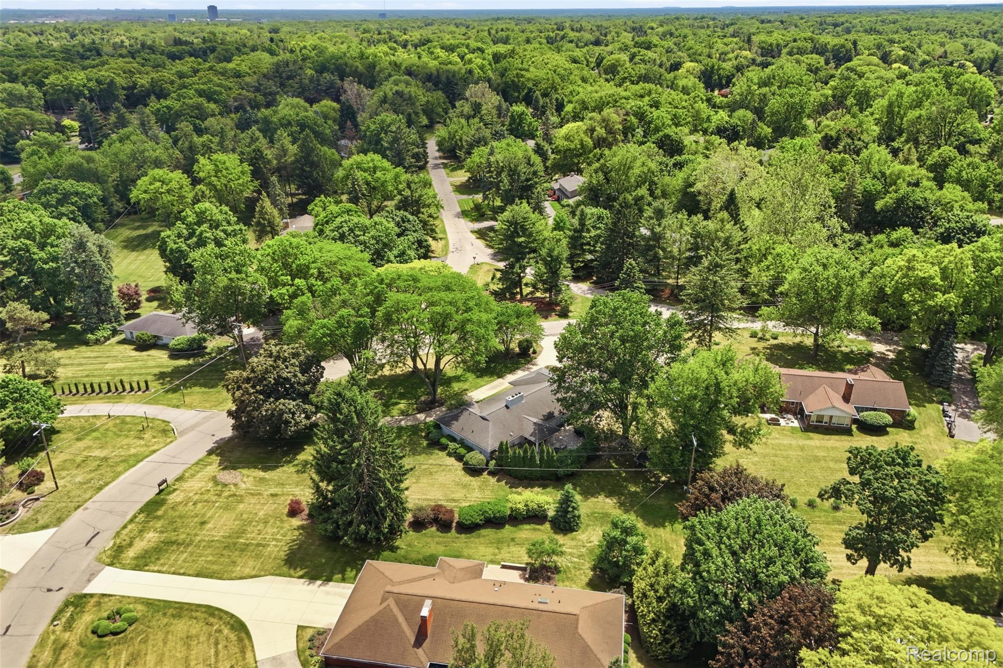 6998 Meadowlake Road Bloomfield Hills, MI 48301 - Photo 44 of 49 45_6998 meadowlake rd-44.jpg