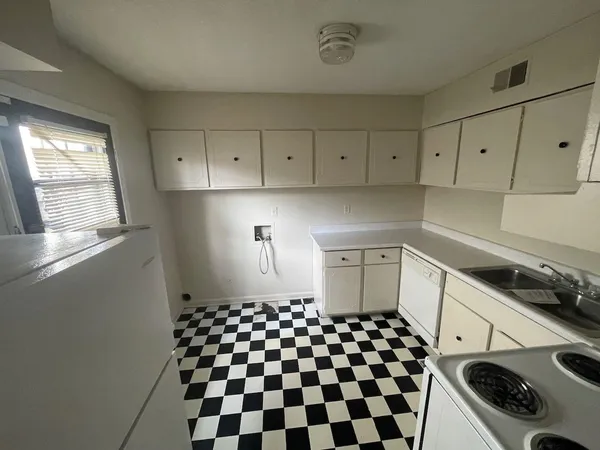 $1,325 | 495 Dickinson Street, Memphis, TN 38112