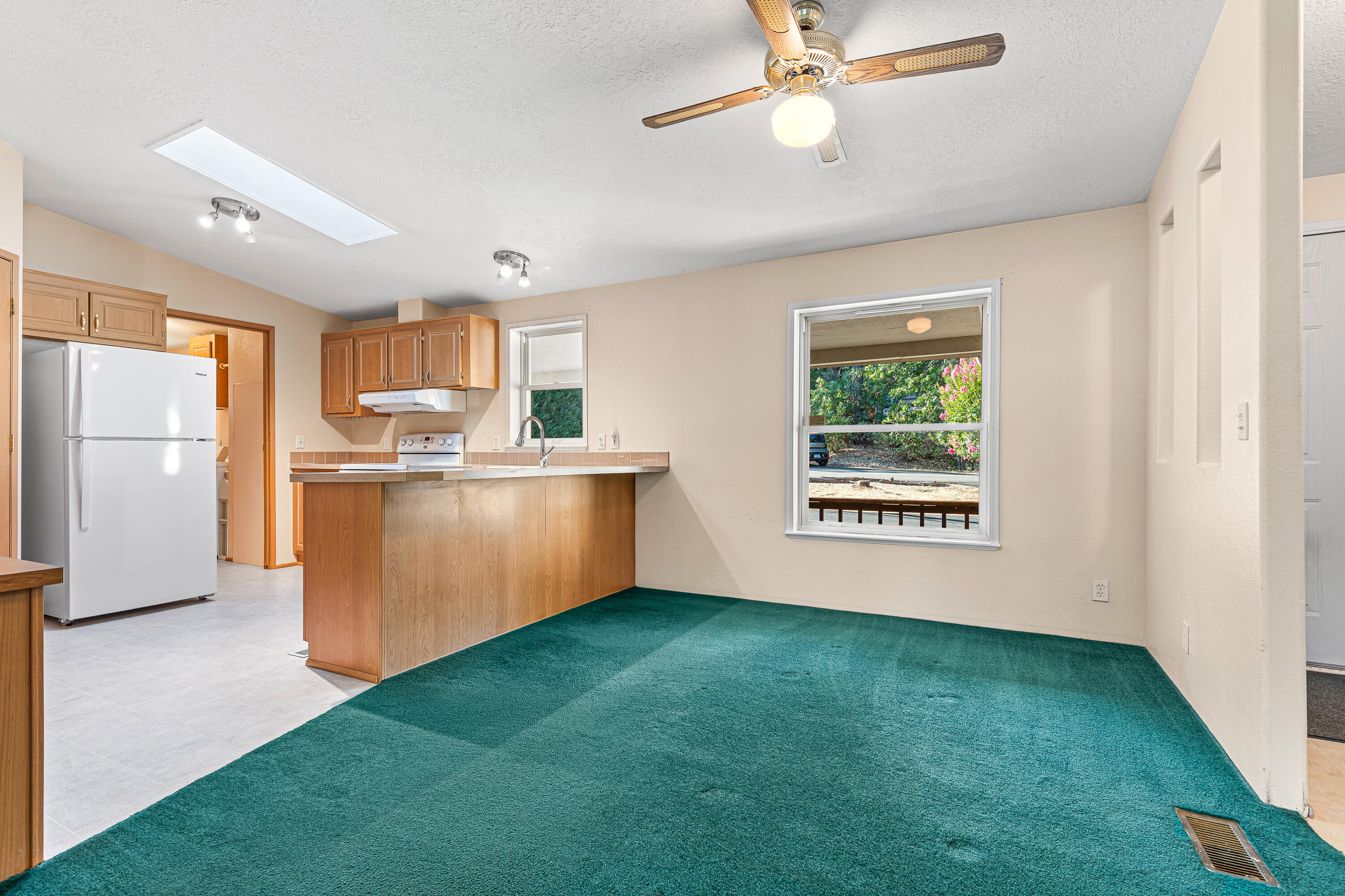 204 Lancelot Ln, Merlin, OR 97532