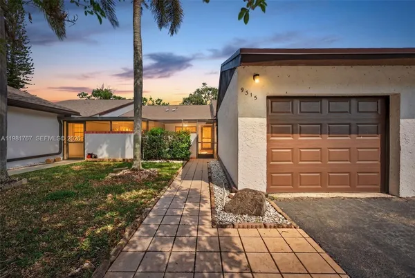 $2,495 | 9315 Wedgewood Drive, Unit B19, Tamarac, FL 33321