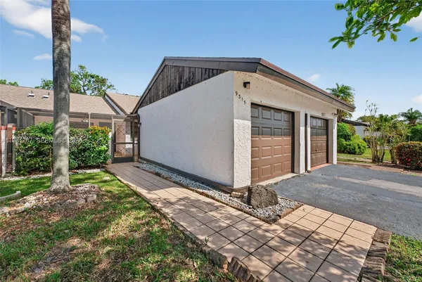 $2,495 | 9315 Wedgewood Drive, Unit B19, Tamarac, FL 33321
