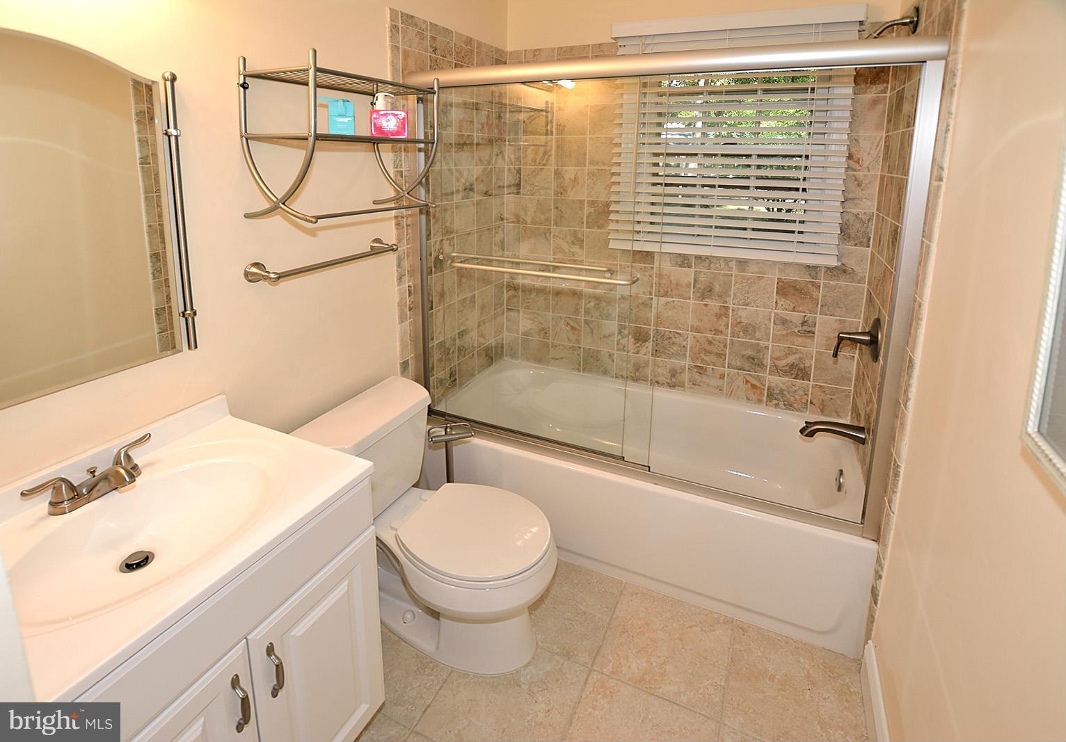 12205 Hounds Lane Reston, VA 20191 - Photo 17 of 23 Bath