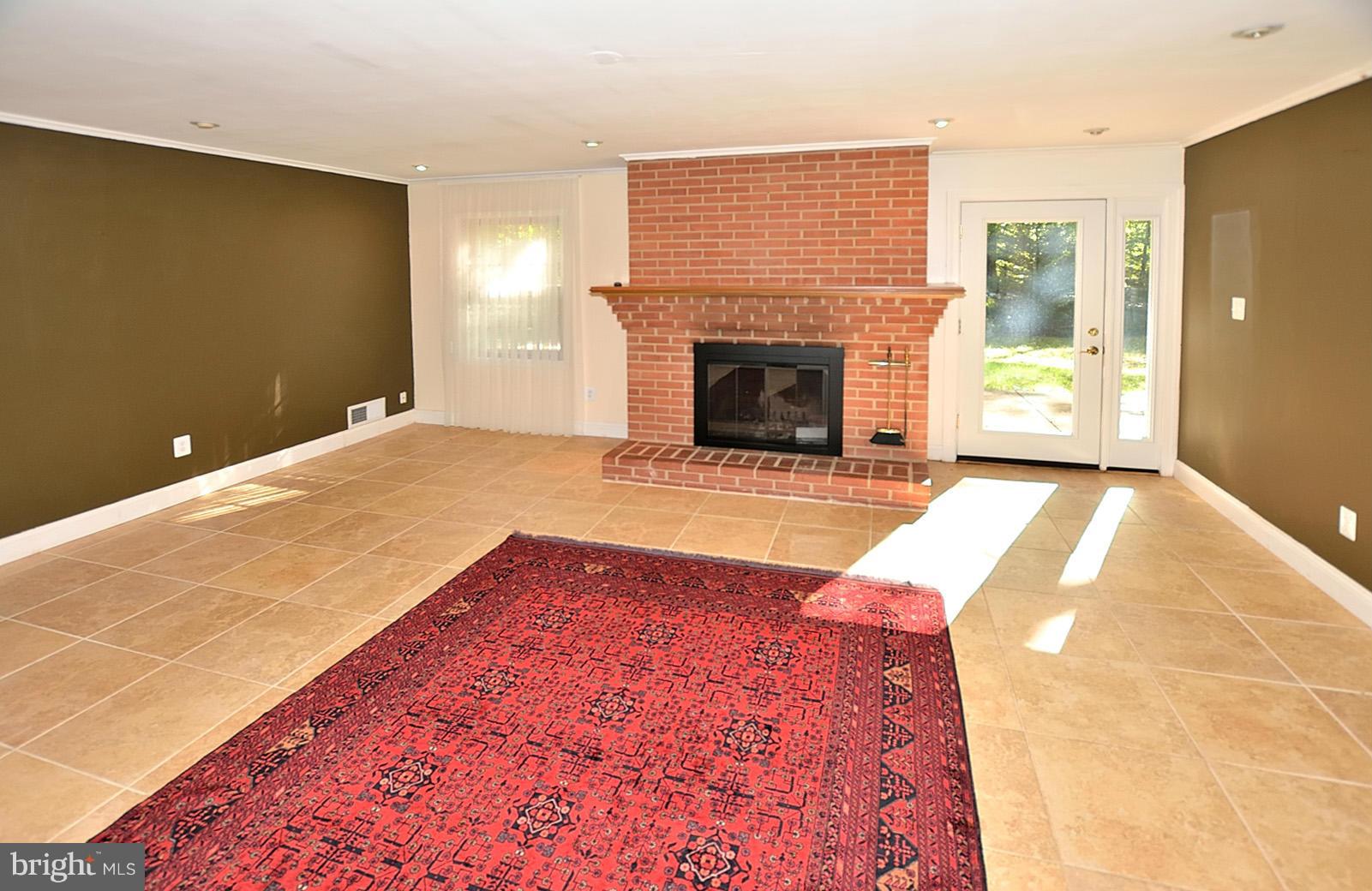 12205 Hounds Lane Reston, VA 20191 - Photo 18 of 23 Family Room