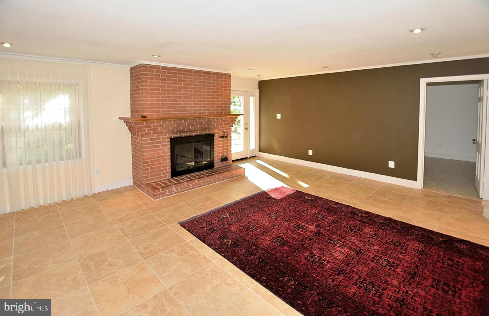 12205 Hounds Lane Reston, VA 20191 - Photo 19 of 23 Family Room