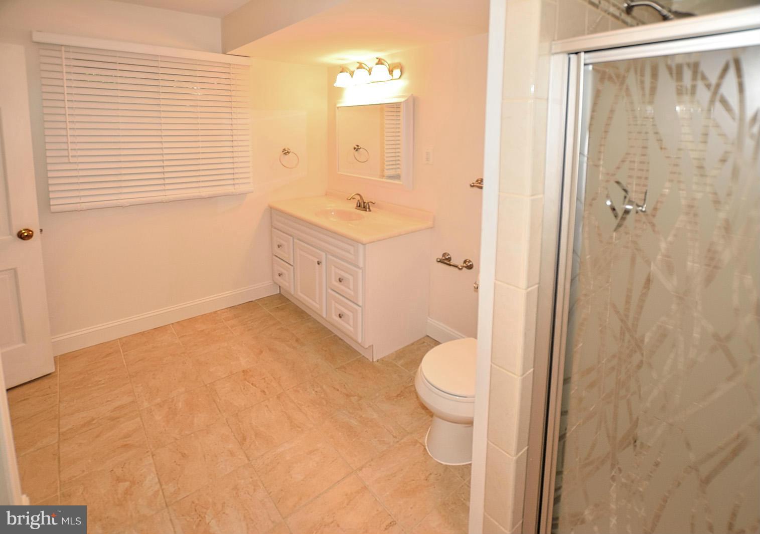 12205 Hounds Lane Reston, VA 20191 - Photo 21 of 23 Bath