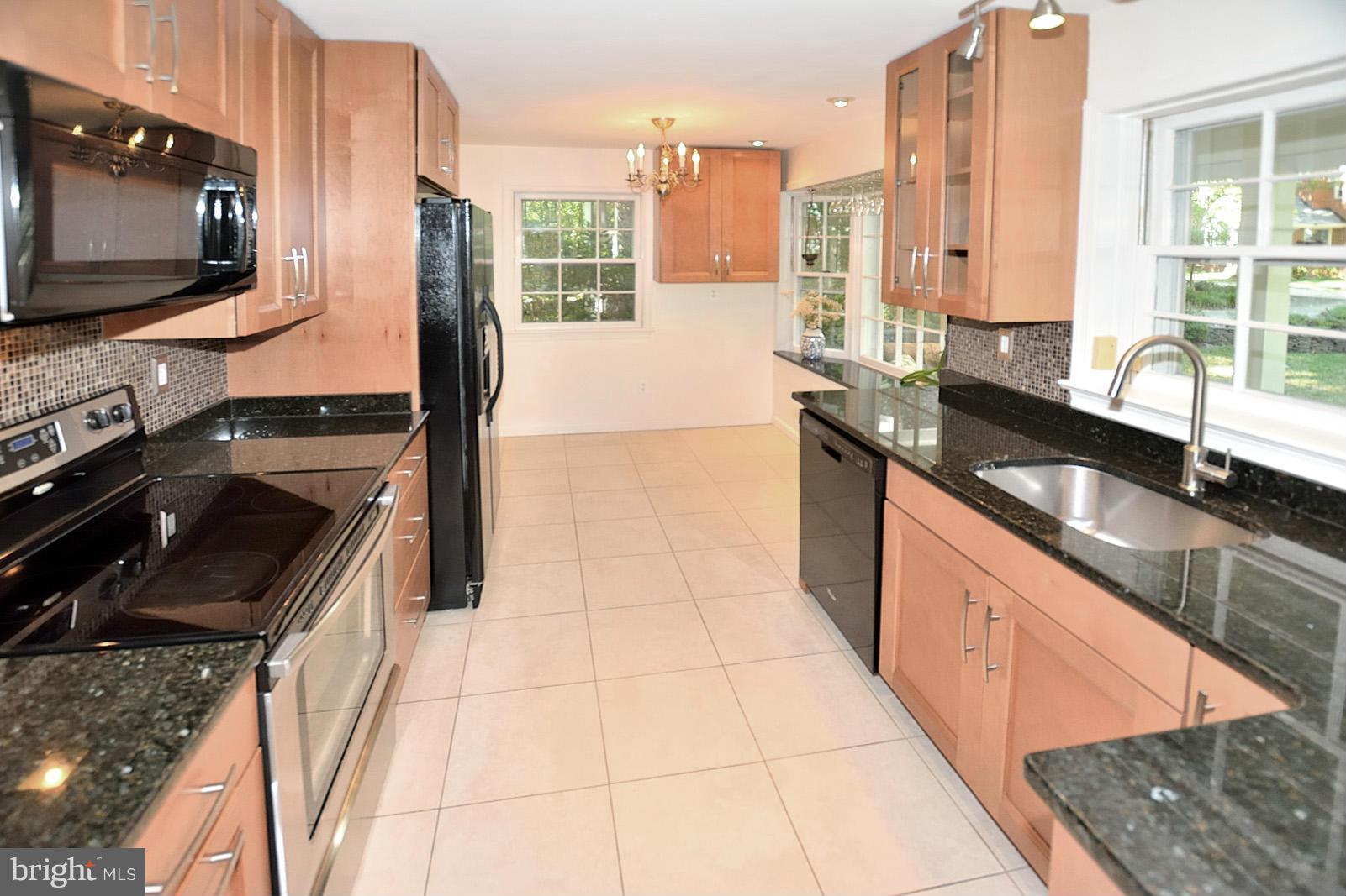 12205 Hounds Lane Reston, VA 20191 - Photo 4 of 23 Kitchen