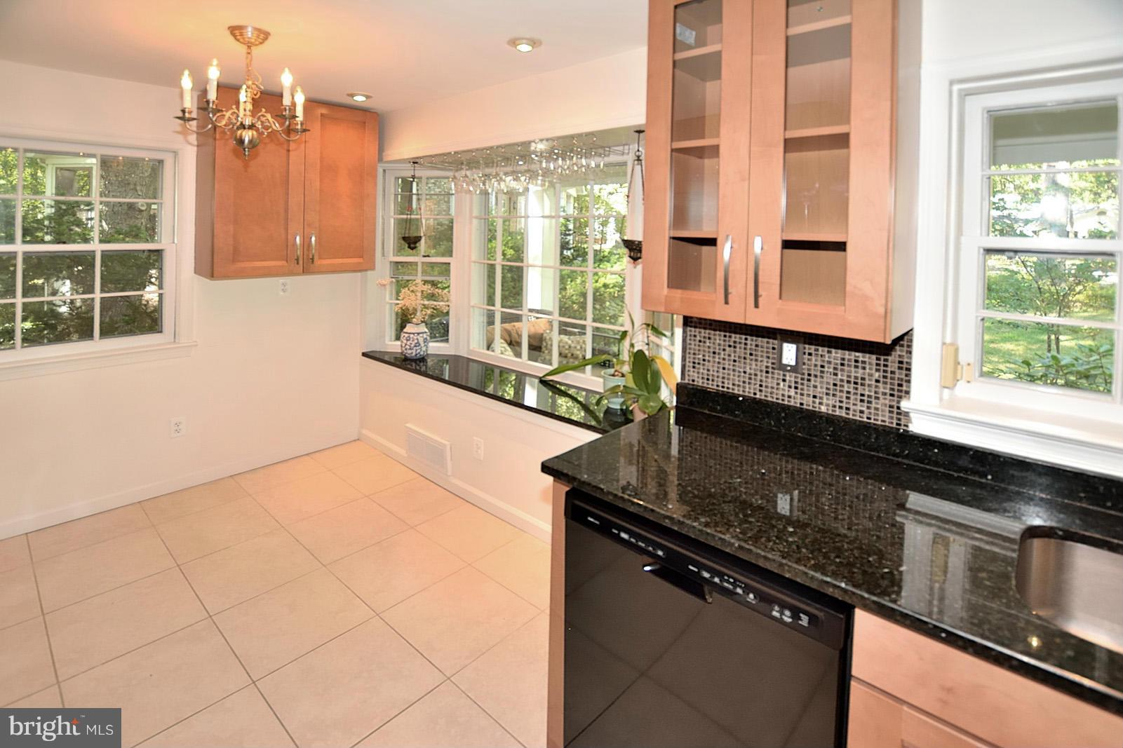 12205 Hounds Lane Reston, VA 20191 - Photo 5 of 23 Kitchen