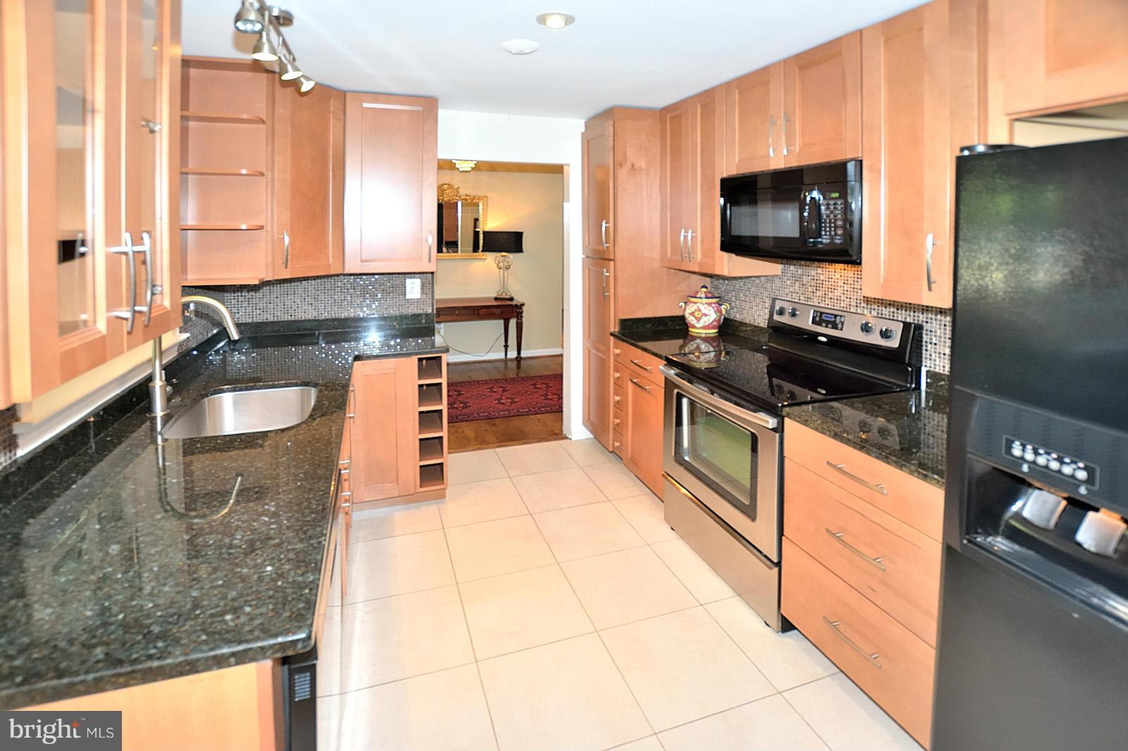 12205 Hounds Lane Reston, VA 20191 - Photo 6 of 23 Kitchen
