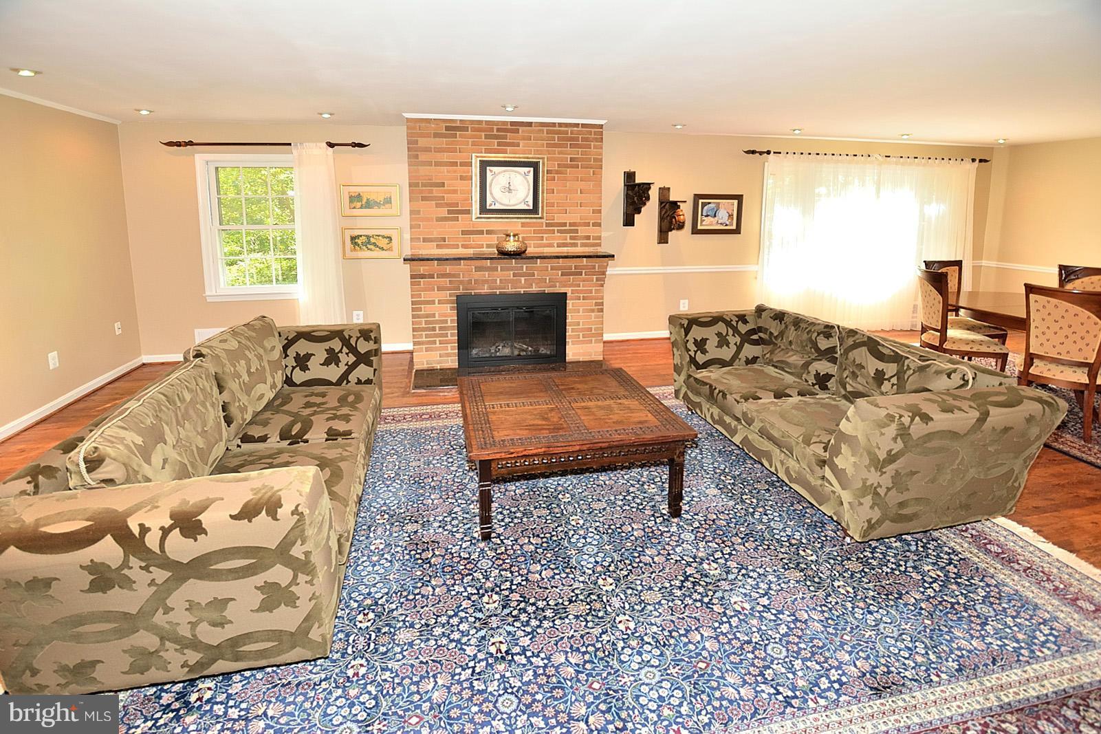 12205 Hounds Lane Reston, VA 20191 - Photo 8 of 23 Living Room