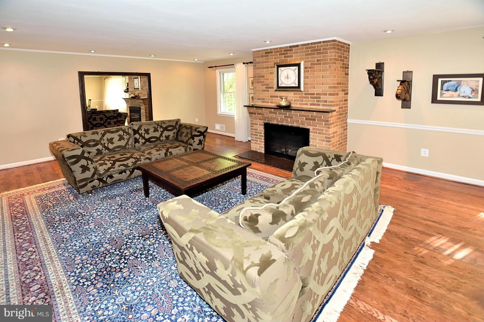 12205 Hounds Lane Reston, VA 20191 - Photo 10 of 23 Living Room