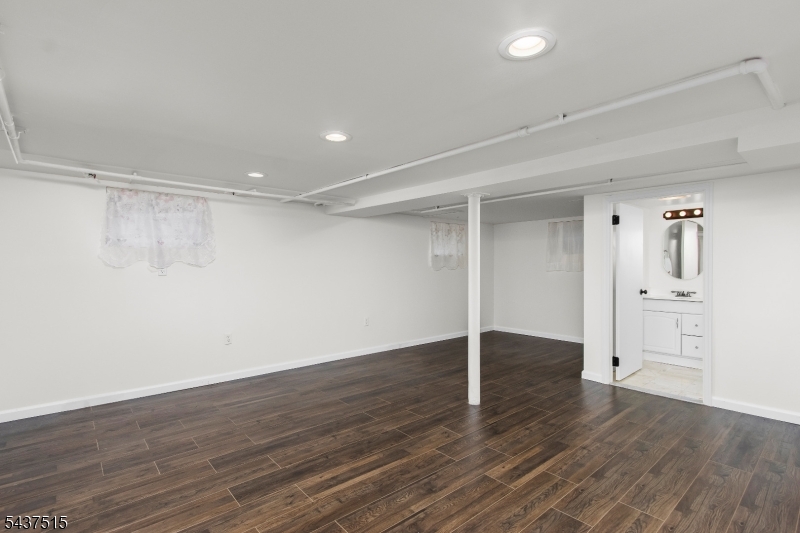 75 Lancaster Road Woodbridge, NJ 07067 - Photo 22 of 33