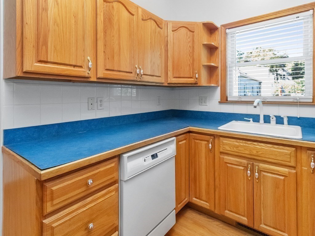 63 Rockridge Road Waltham, MA 02453 - Photo 23 of 42 Gallery Image 23