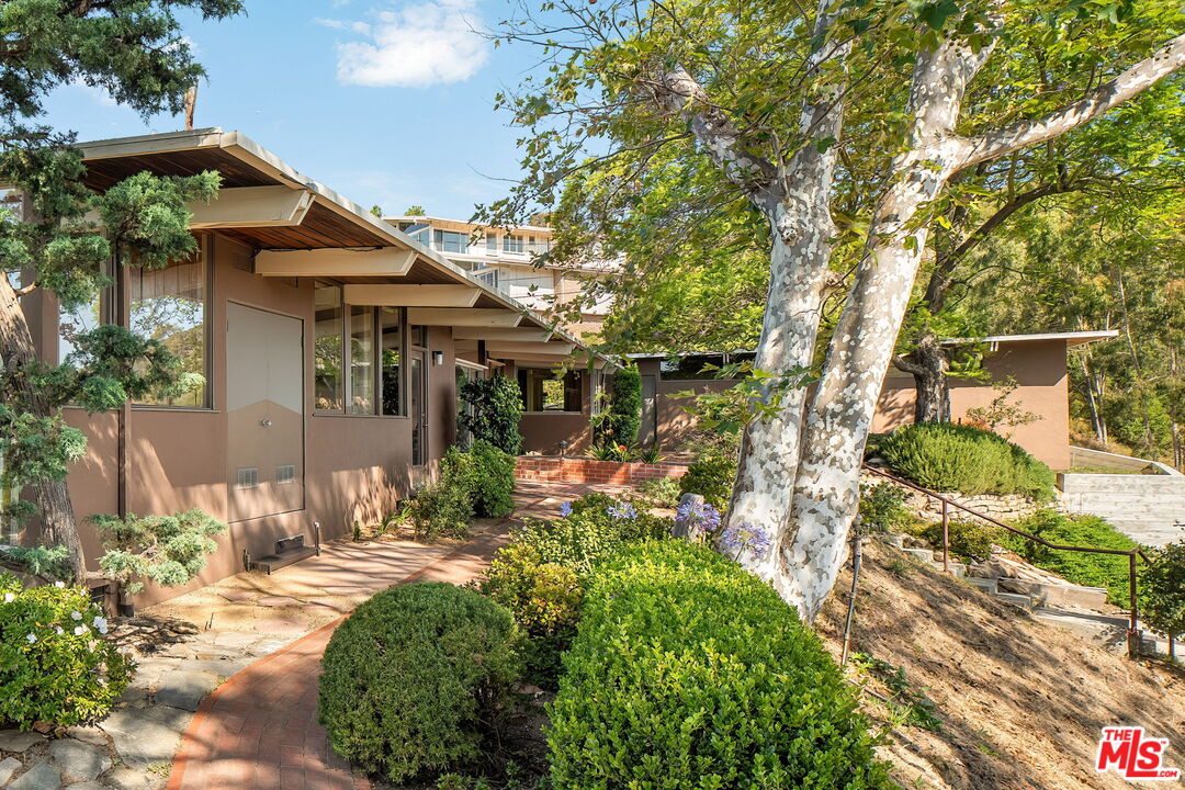1500 North Tigertail Road Los Angeles, CA 90049 - Photo 6 of 55 Gallery Image 6