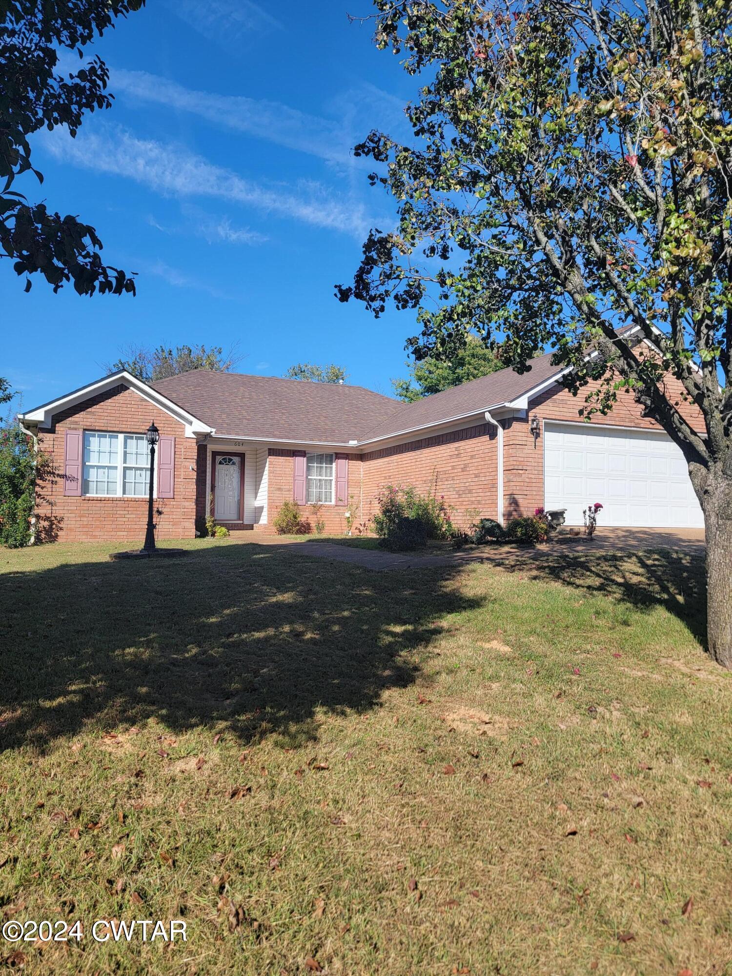 604 Gettysburg Drive Jackson, TN 38305 - Photo 3 of 22 a view of a house with a yard