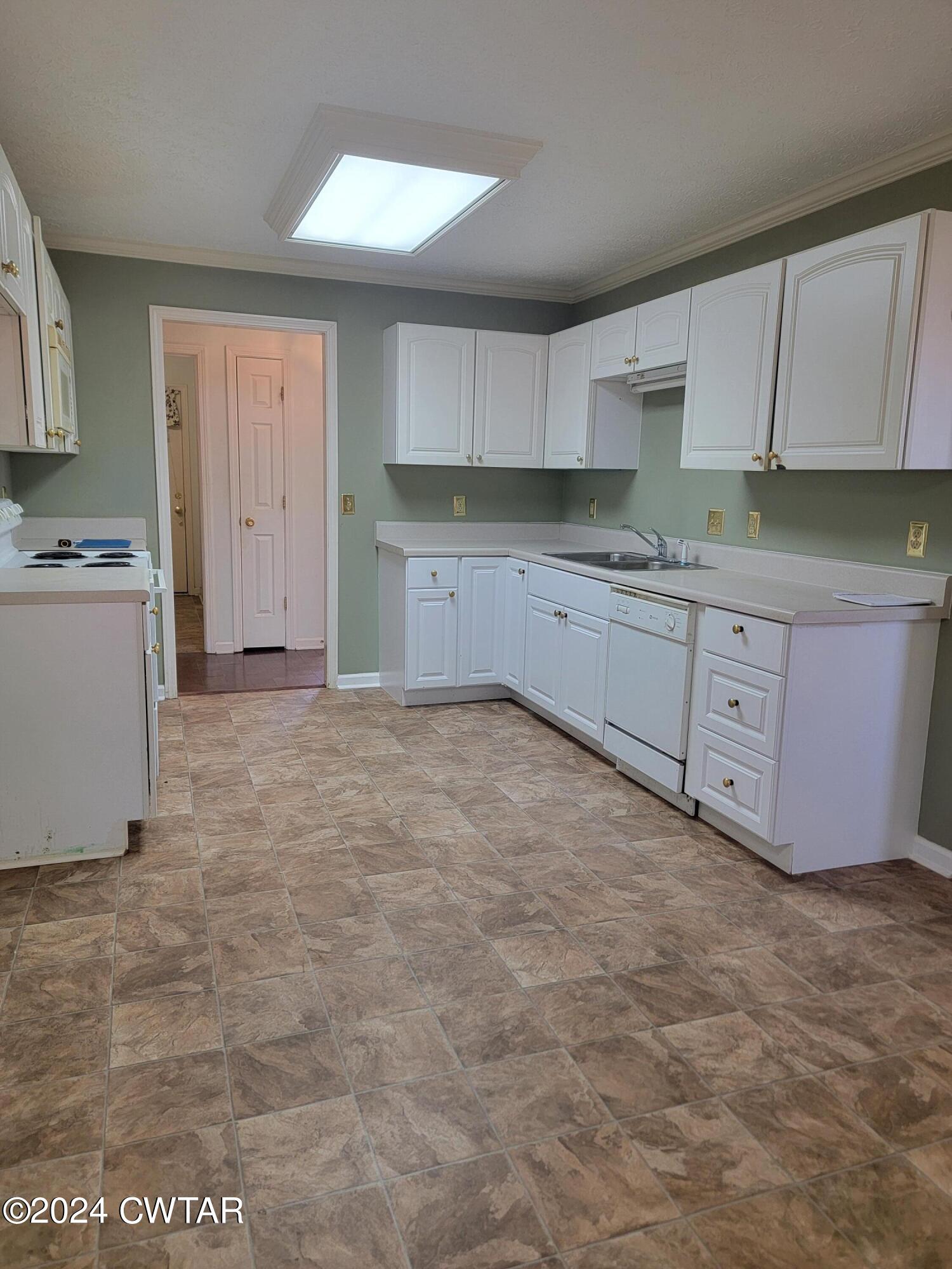 604 Gettysburg Drive Jackson, TN 38305 - Photo 5 of 22 a kitchen with granite countertop a sink and cabinets