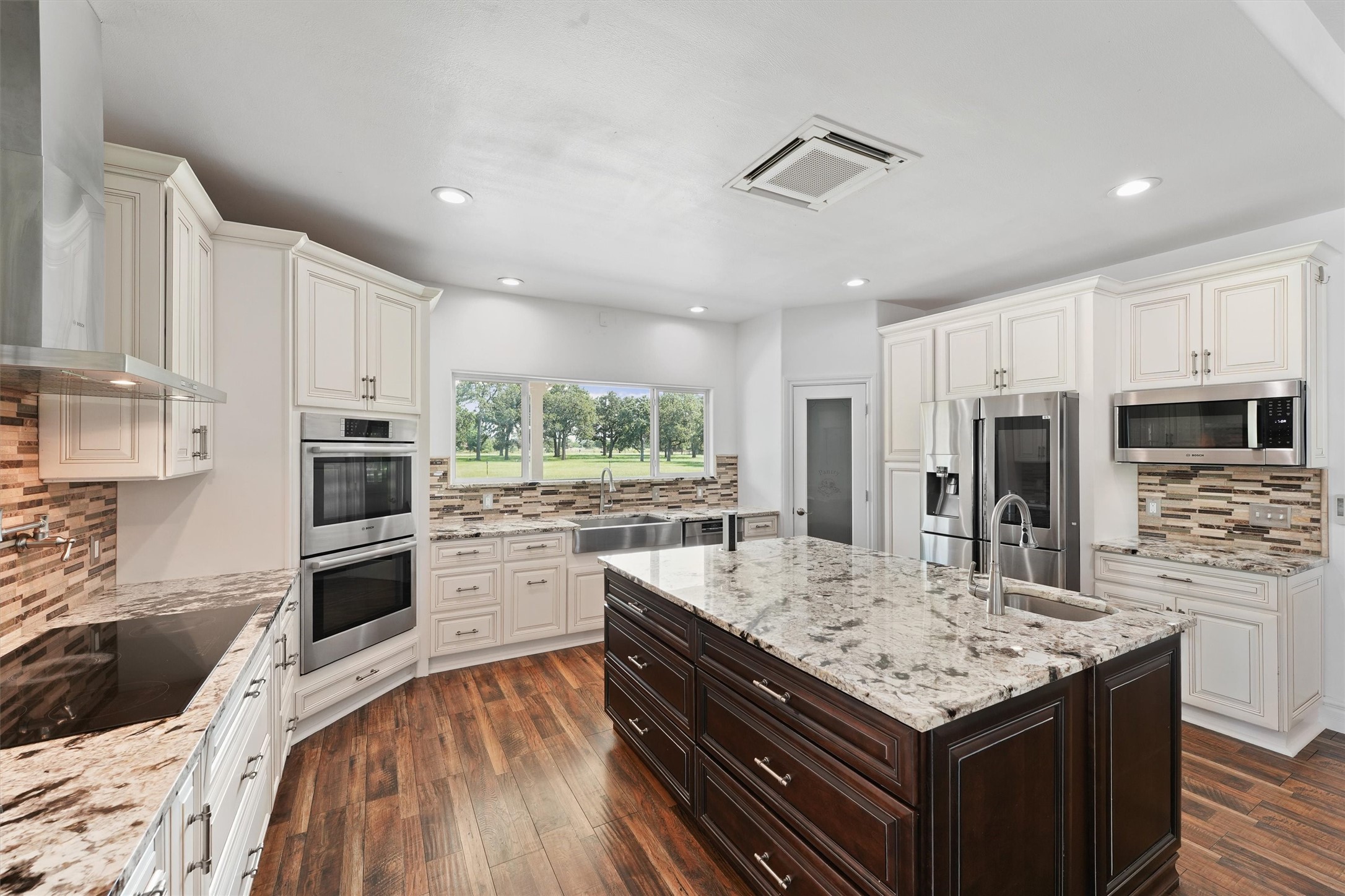 43919 Austin Branch Road Hempstead, TX 77445 - Photo 20 of 48 Look at all this counter space!