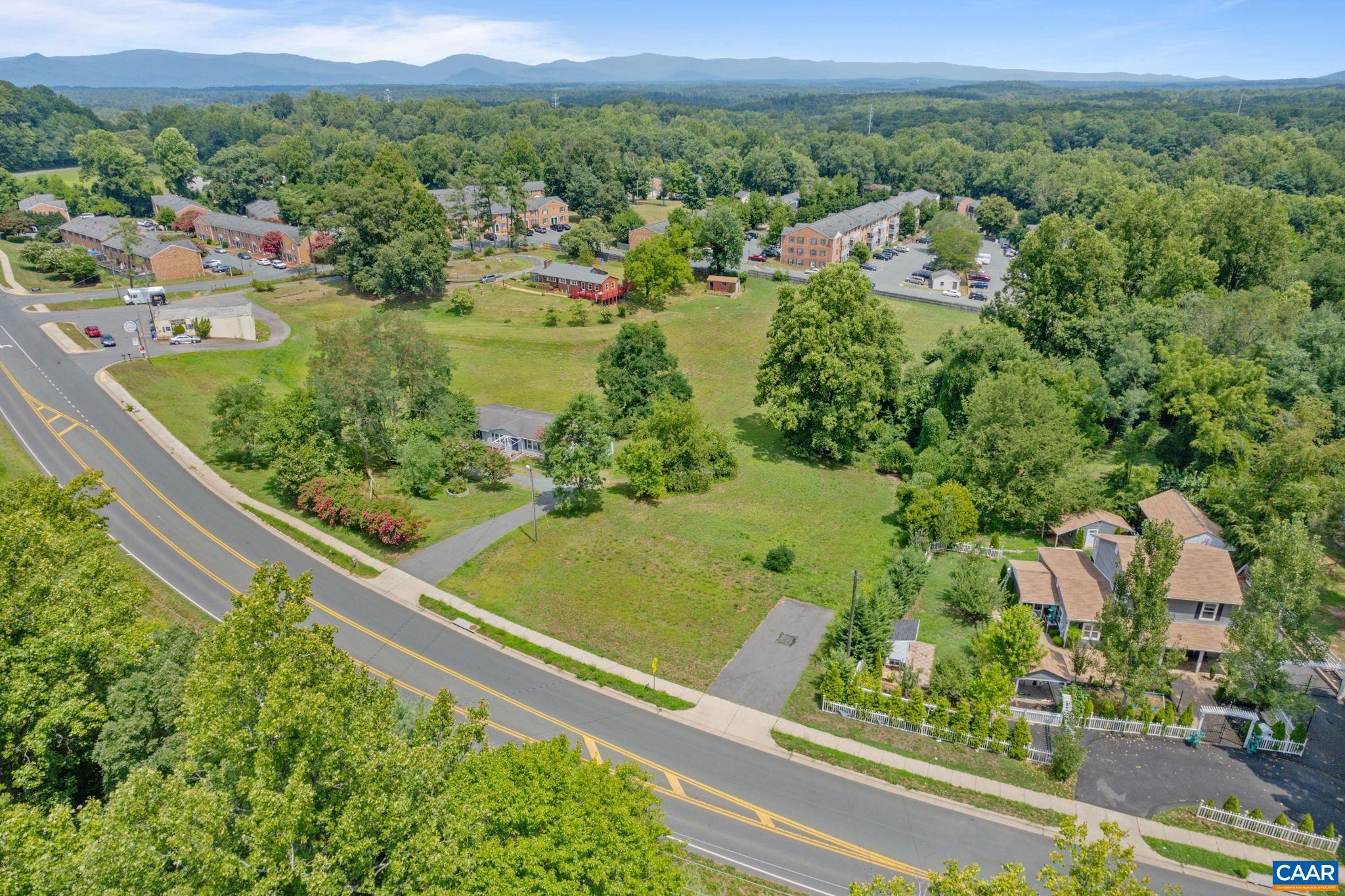 2541 Barracks Road, Unit 25A Charlottesville, VA 22901 - Photo 3 of 14 Gallery Image 3