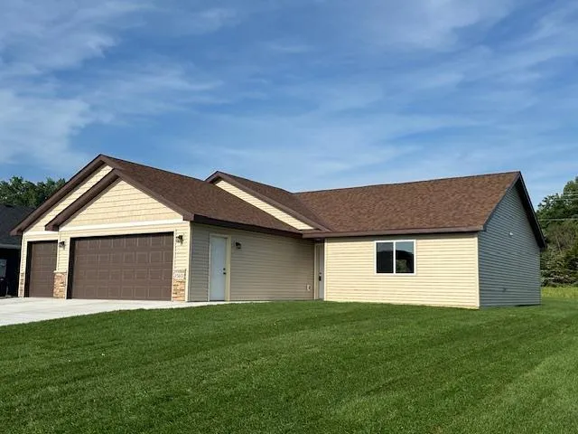 $3,000 | 1560 Gray Fox Drive Northeast, Owatonna, MN 55060
