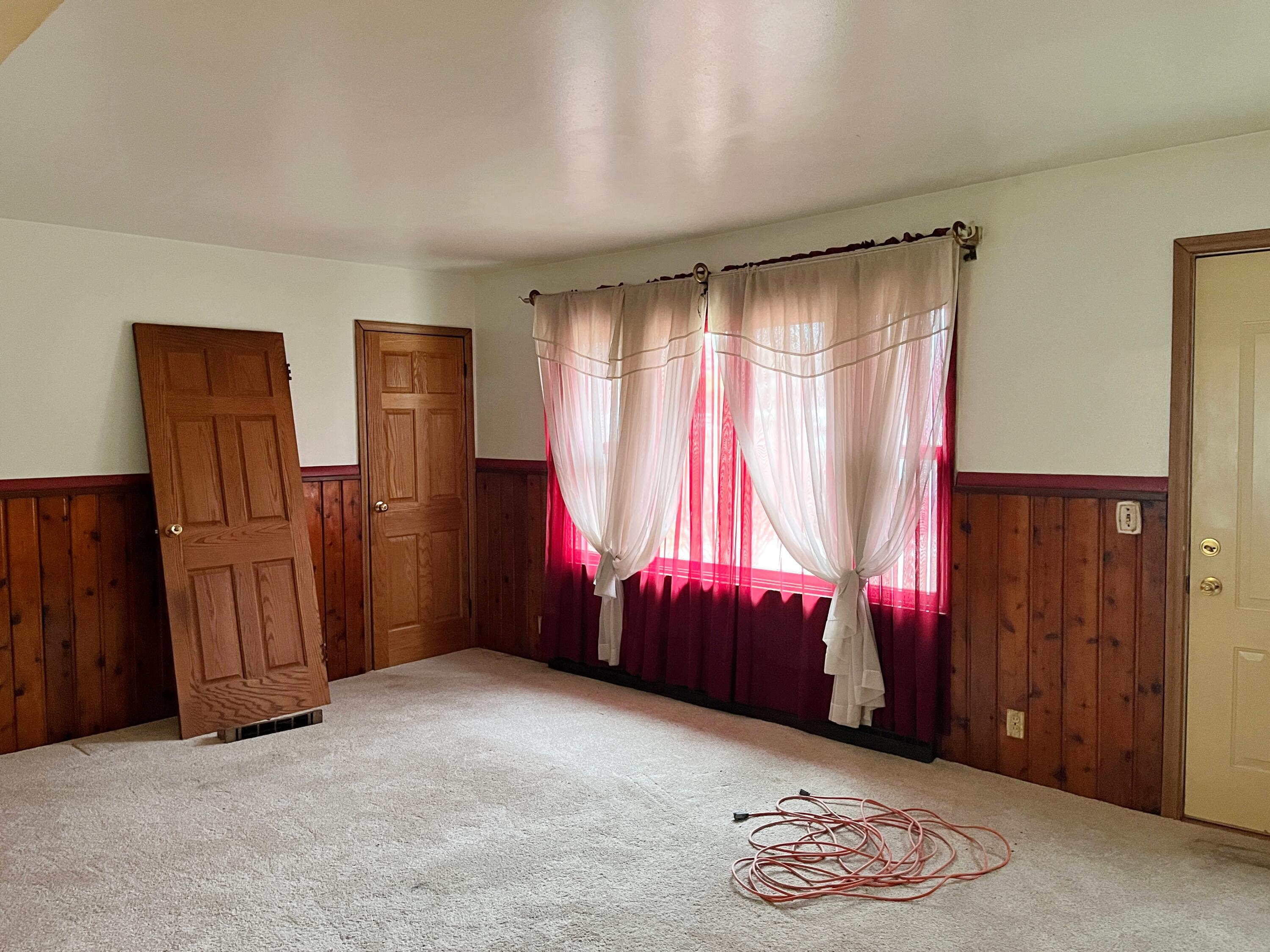 539 North Maple Island Road Muskegon, MI 49442 - Photo 3 of 7 Living Room