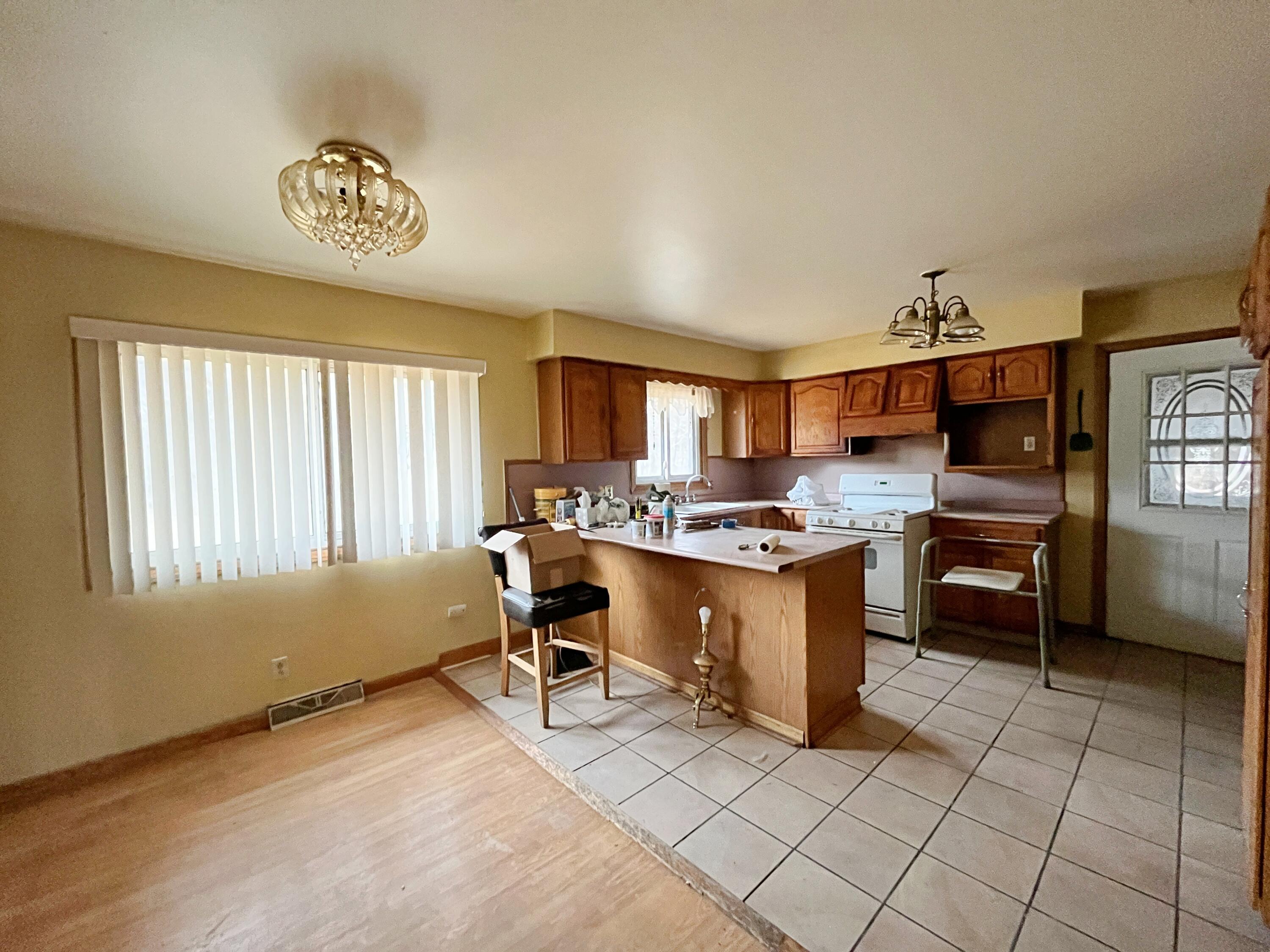 539 North Maple Island Road Muskegon, MI 49442 - Photo 4 of 7 Kitchen