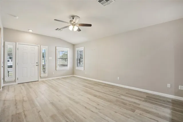 $1,950 | 4937 Hartson, Kyle, TX 78640