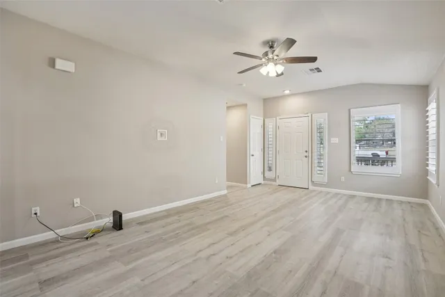 $1,950 | 4937 Hartson, Kyle, TX 78640