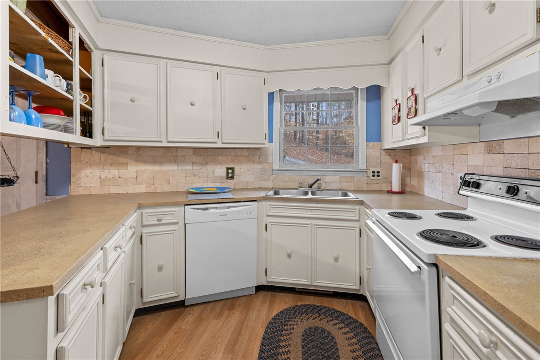 109 Indian Court Road Westminster, SC 29693 - Photo 7 of 42