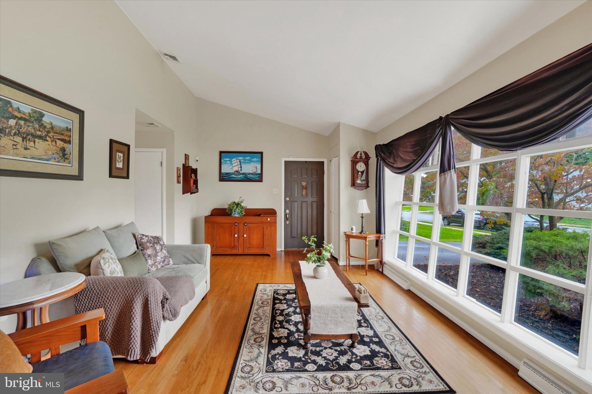 720 Gunnison Road York, PA 17404 - Photo 6 of 34 Living Room